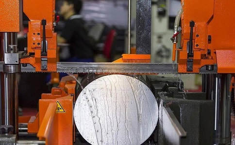 岳池立式金属带锯床切削出现跑带故障解决方法！